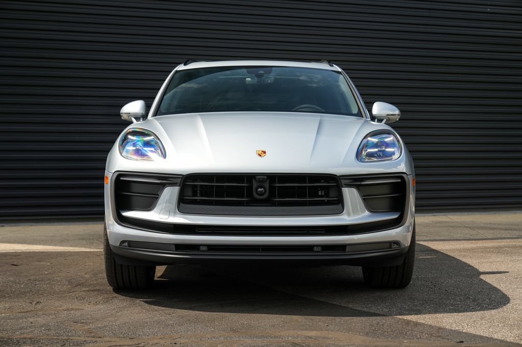 Certified 2026 Porsche Macan AWD/4WD image 6