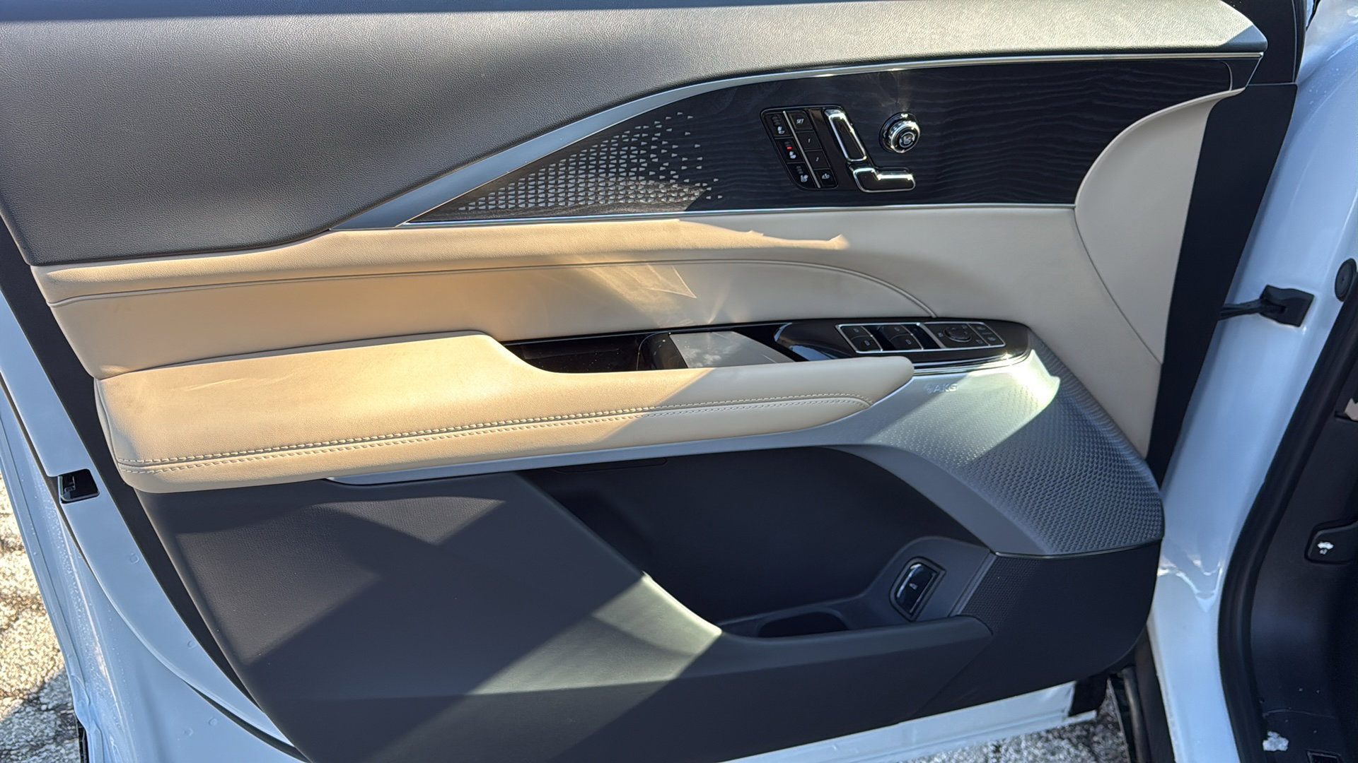 New 2026 Cadillac Lyriq Signature Luxury image 10