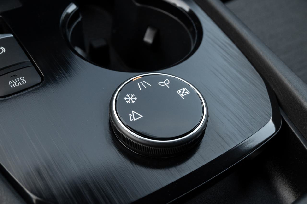 Used 2023 Nissan Rogue SV image 28