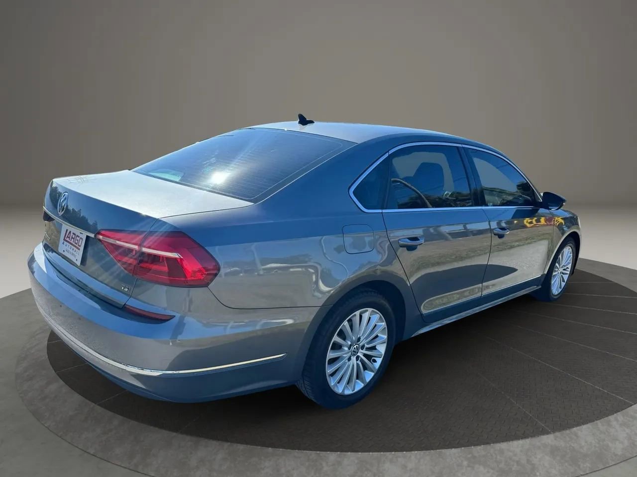 Used 2016 Volkswagen Passat 1.8T SE FWD image 5