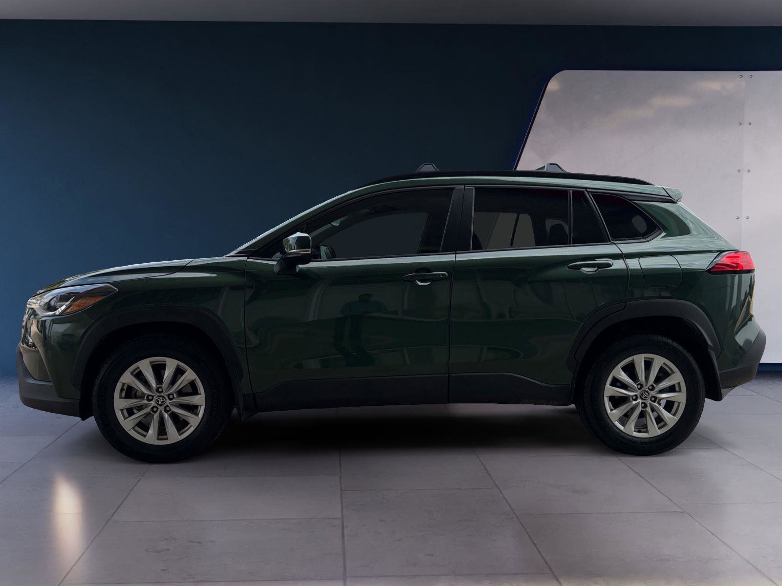 Used 2023 Toyota Corolla Cross LE image 2