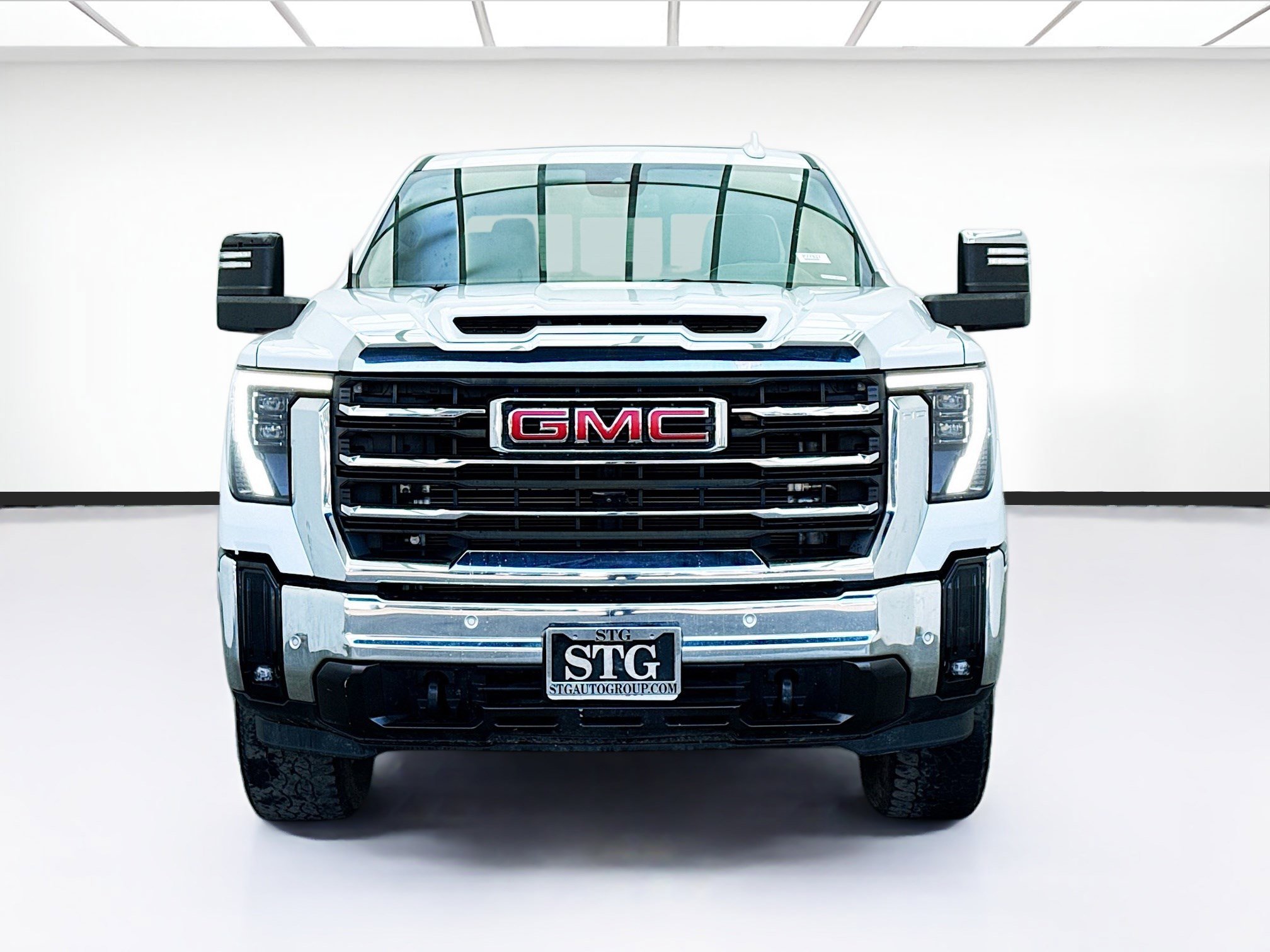 Used 2024 GMC Sierra 2500 SLT w/ SLT Premium Package image 2