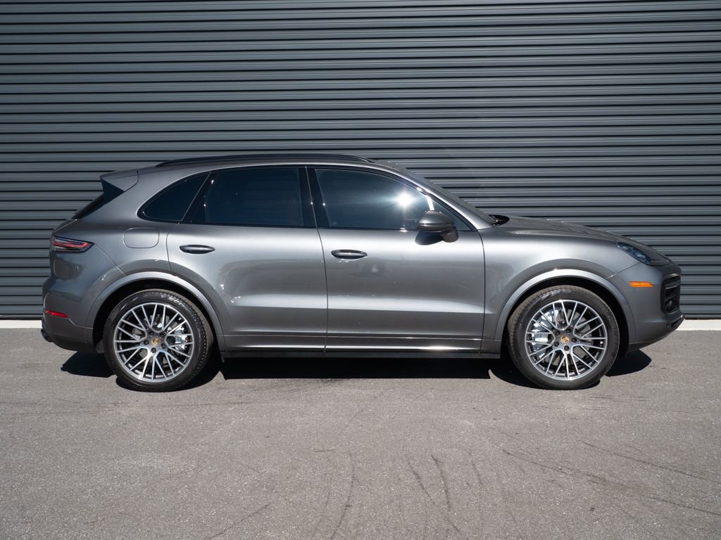 Certified 2023 Porsche Cayenne Turbo AWD/4WD image 28