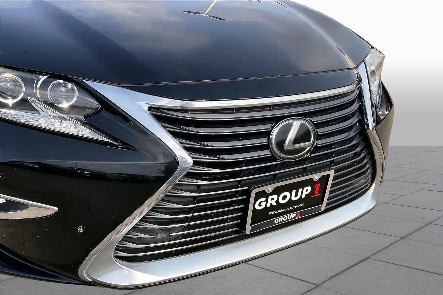 Used 2016 Lexus ES 350 w/ Ultra Luxury Package FWD image 27