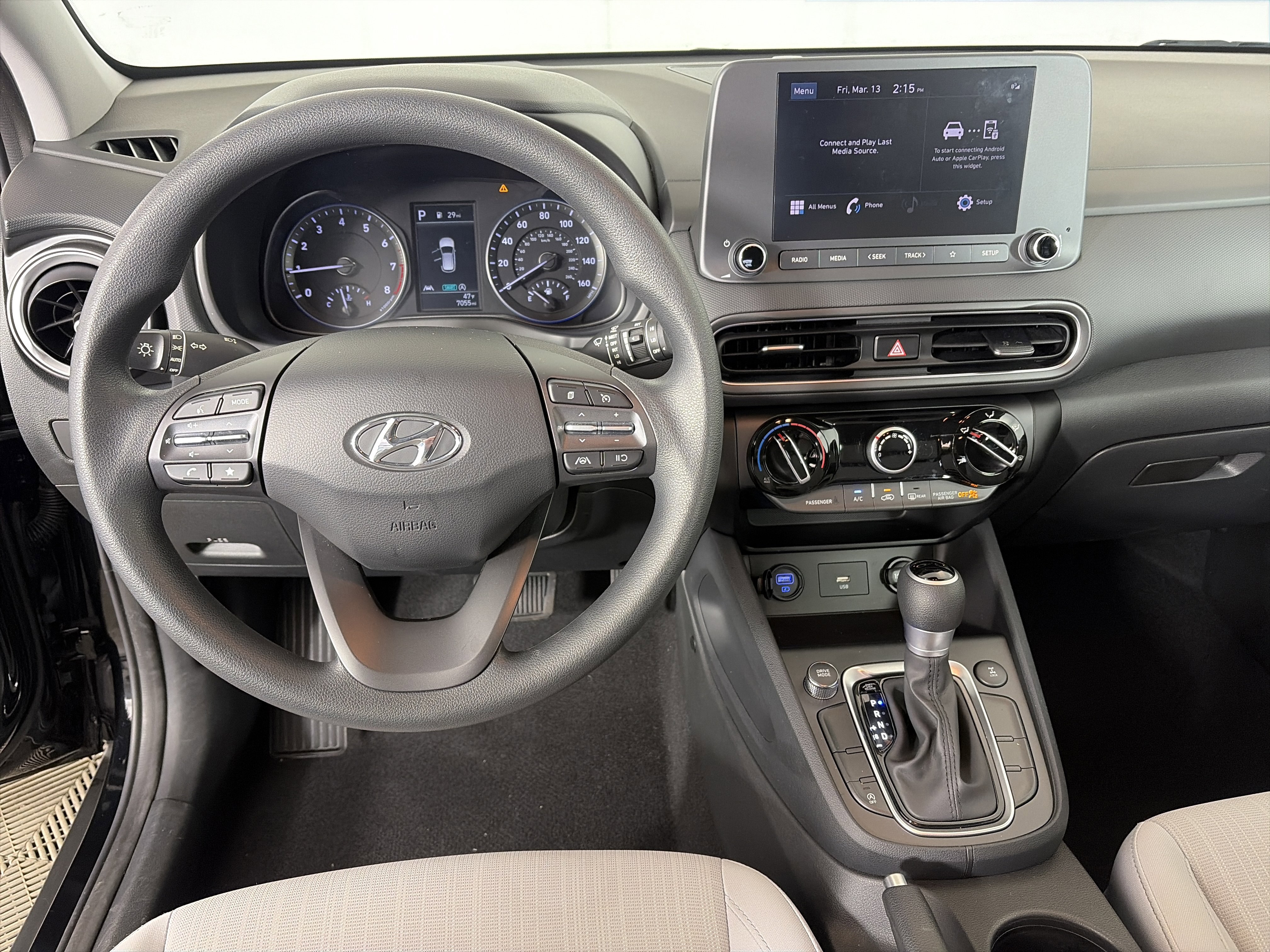 Used 2023 Hyundai Kona SEL image 3