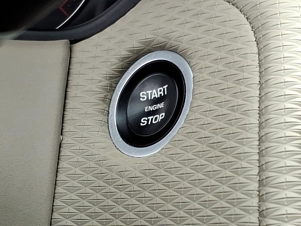 Used 2020 Land Rover Range Rover Velar S image 19