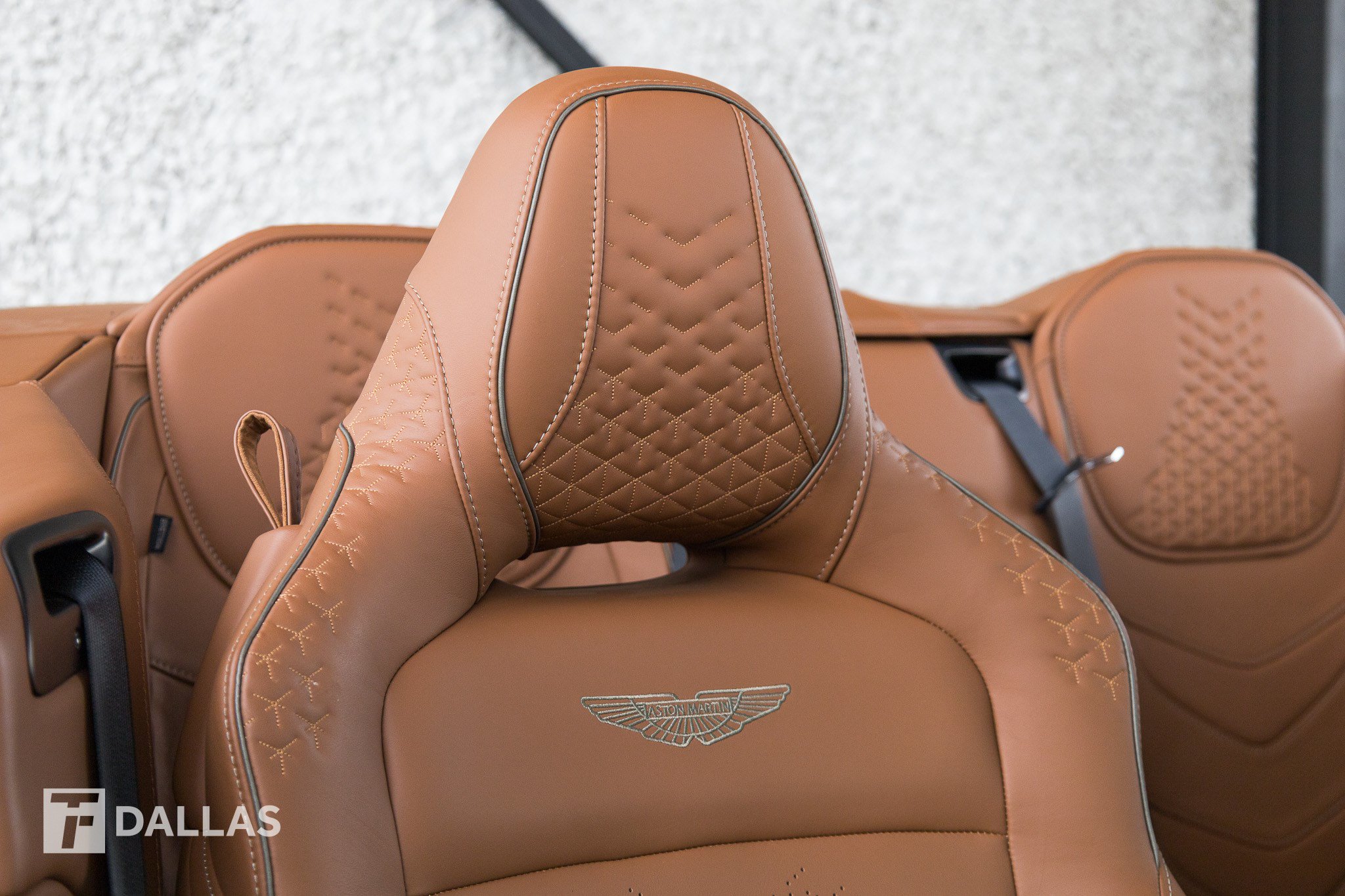Used 2023 Aston Martin DBS Superleggera Volante RWD image 38