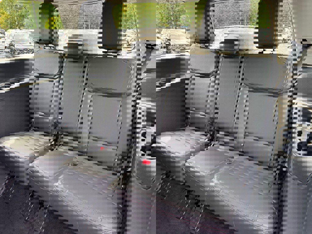 New 2025 Ford Expedition Active image 25