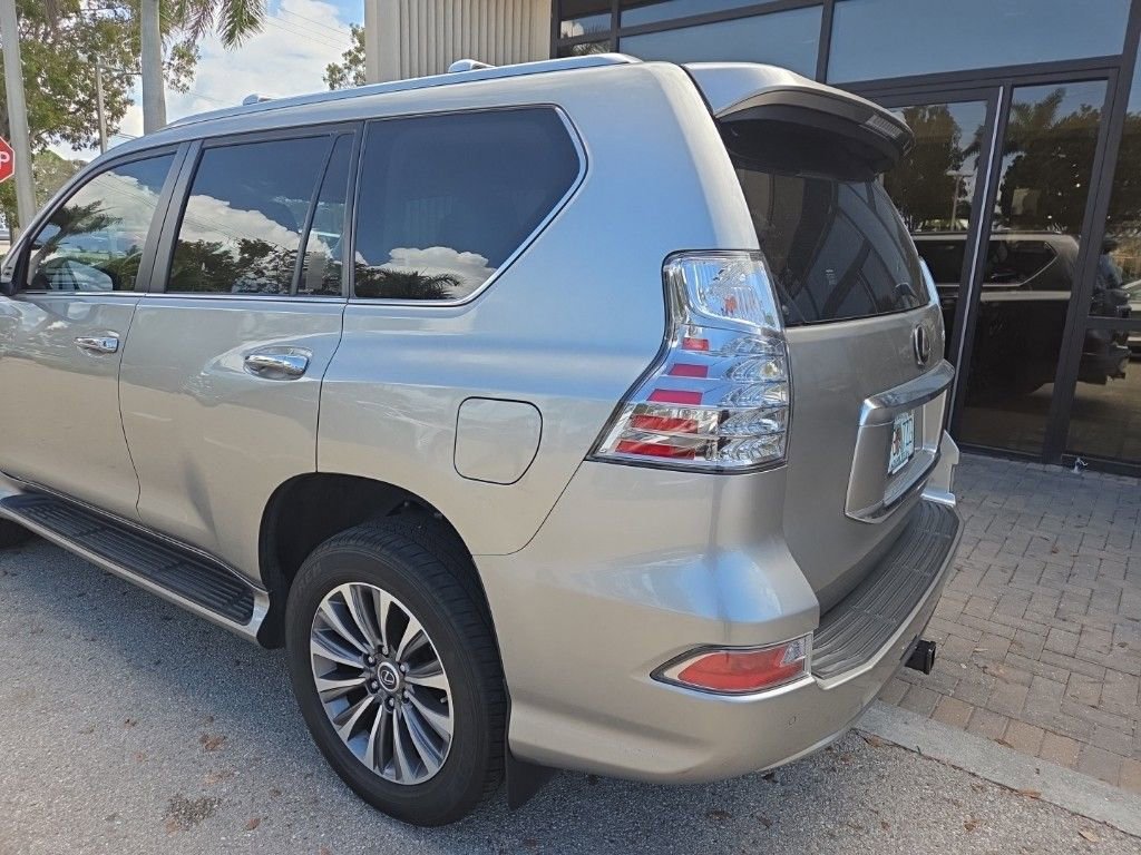 Used 2023 Lexus GX 460 Luxury w/ Accessory Package image 7
