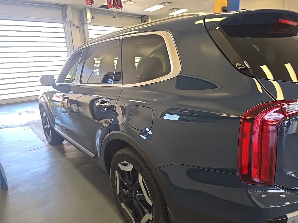 Used 2023 Kia Telluride S w/ S Sunroof Package FWD image 4