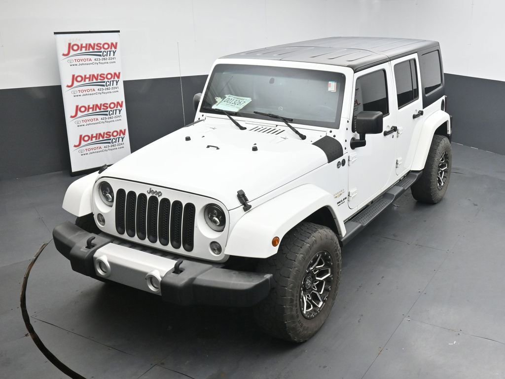 Used 2015 Jeep Wrangler Unlimited Sahara w/ Connectivity Group AWD/4WD image 12