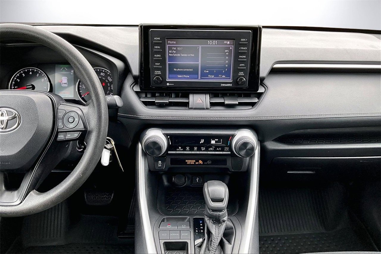 Used 2021 Toyota RAV4 LE image 11