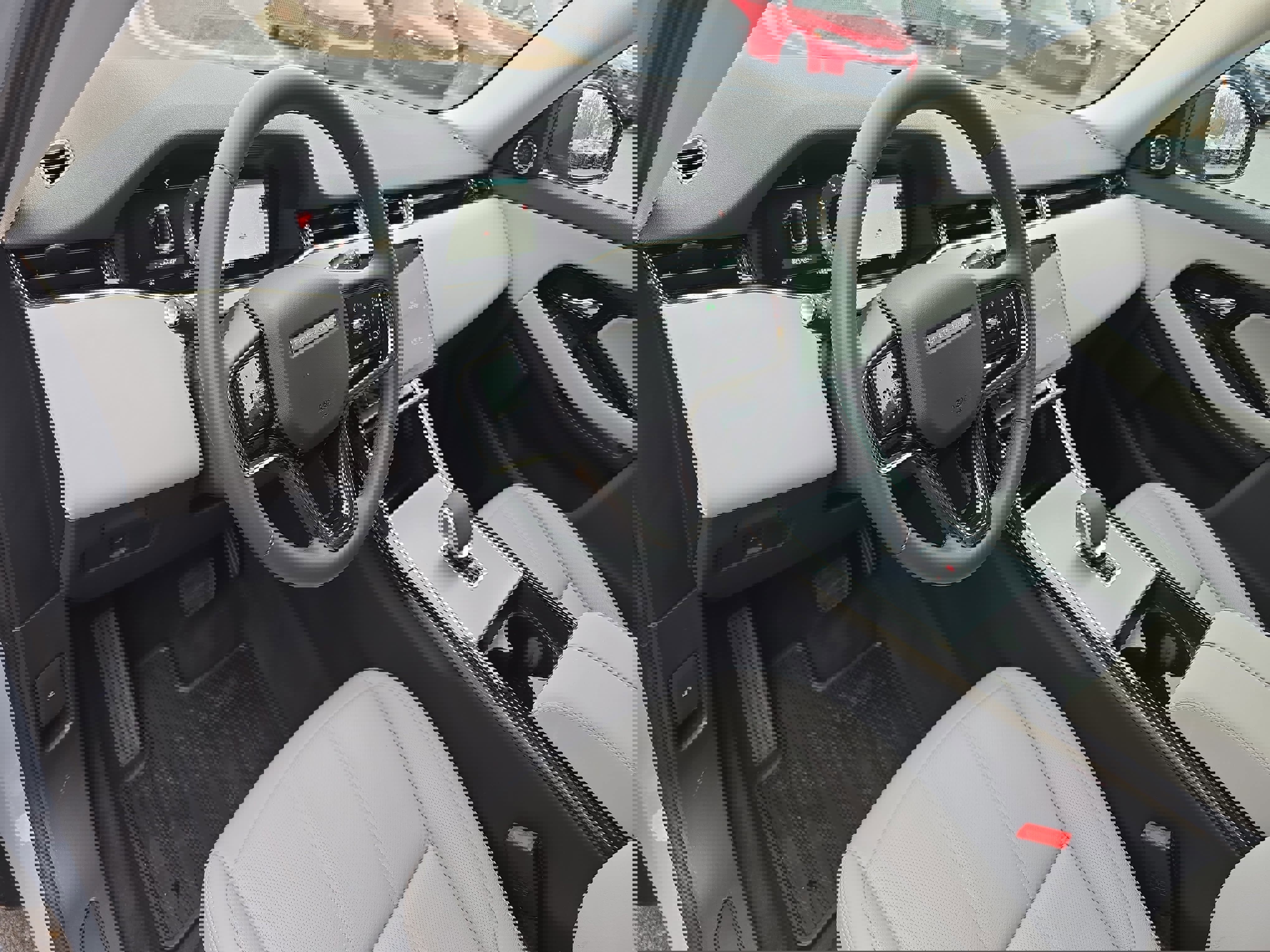 Used 2025 Land Rover Range Rover Evoque S image 16