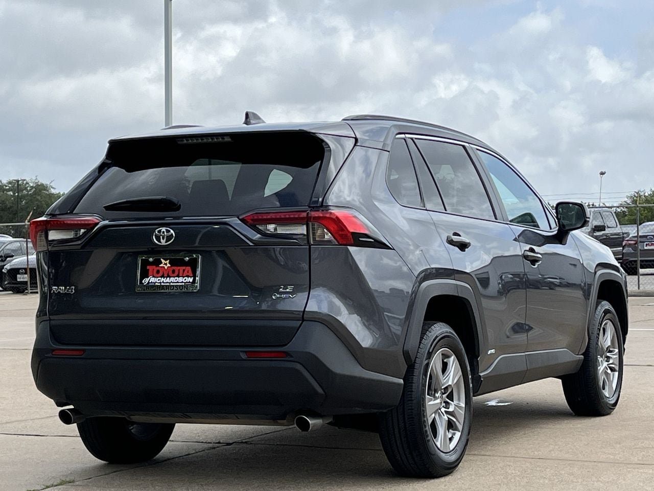 Used 2025 Toyota RAV4 LE AWD/4WD image 4