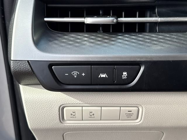 Used 2022 Kia Carnival LX image 25