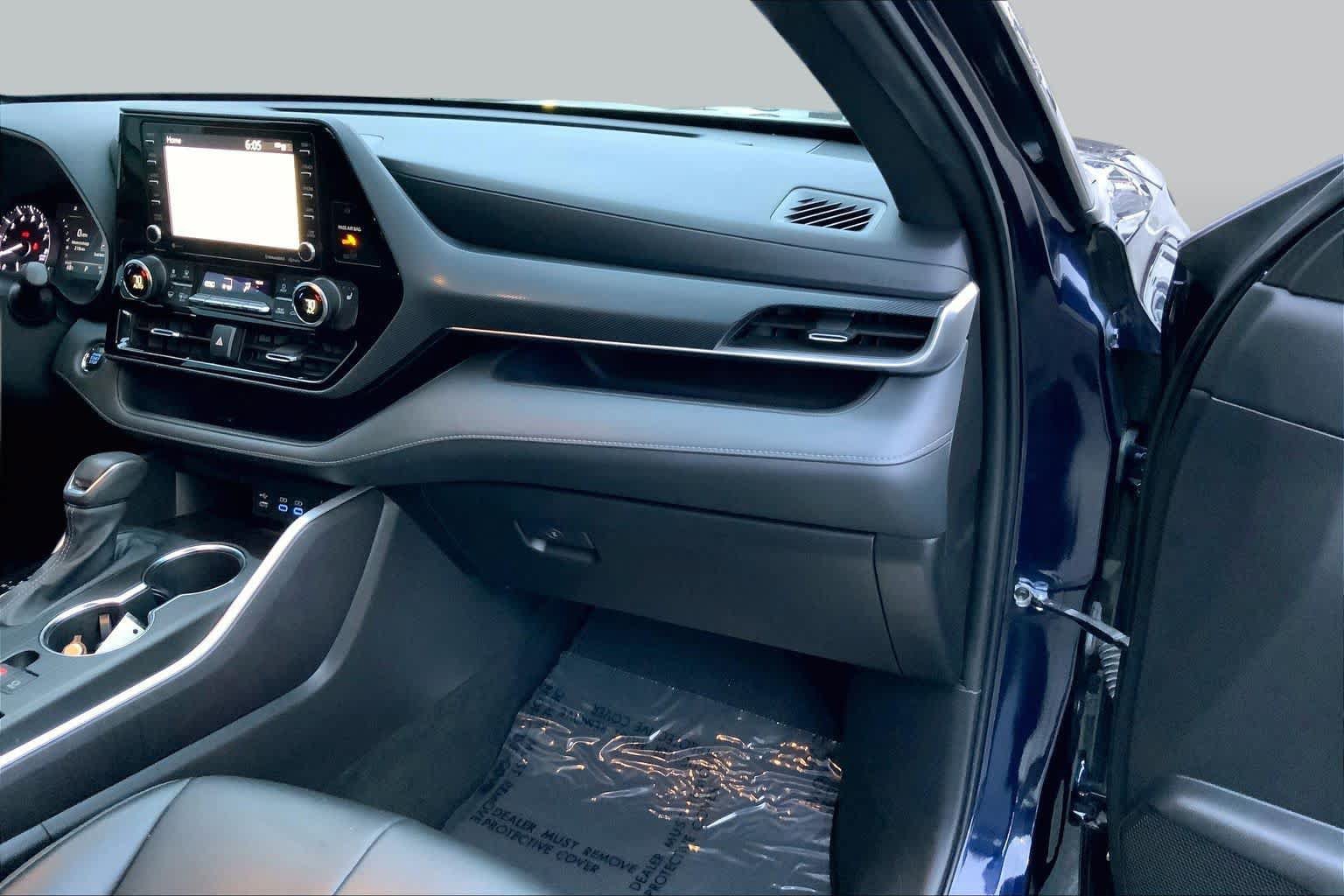 Used 2022 Toyota Highlander XSE FWD image 34