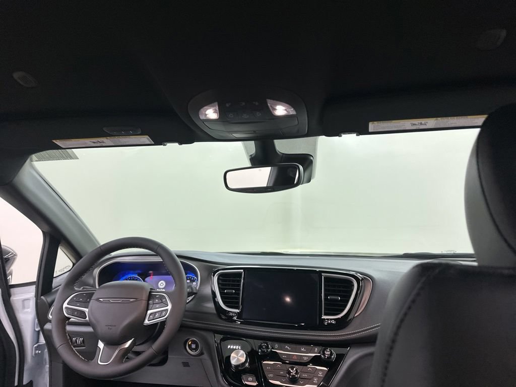 New 2027 Chrysler Pacifica Select FWD image 23