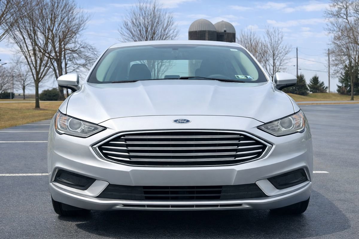 Used 2017 Ford Fusion SE image 3