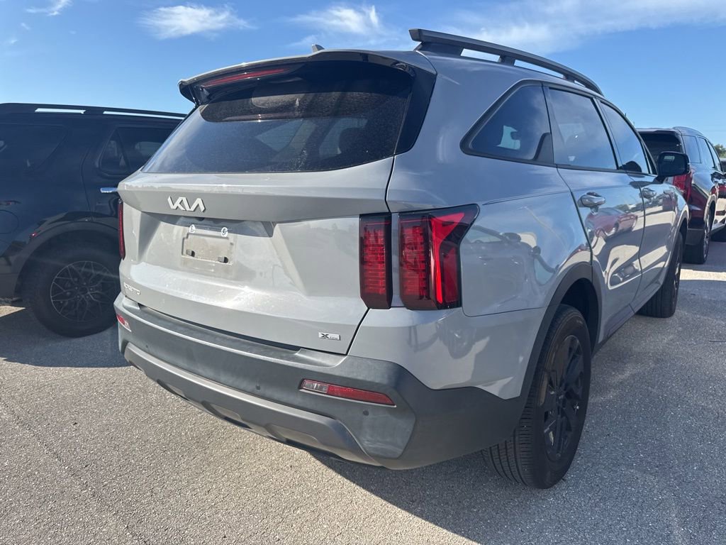 Used 2023 Kia Sorento S image 3
