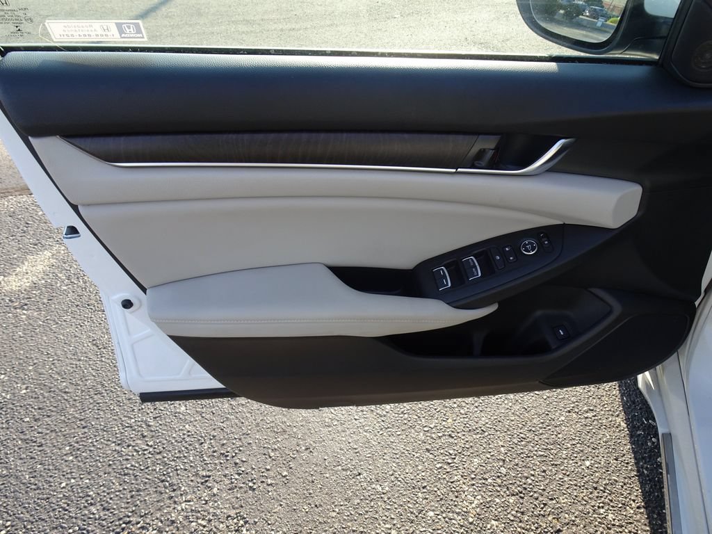Used 2018 Honda Accord EX image 14