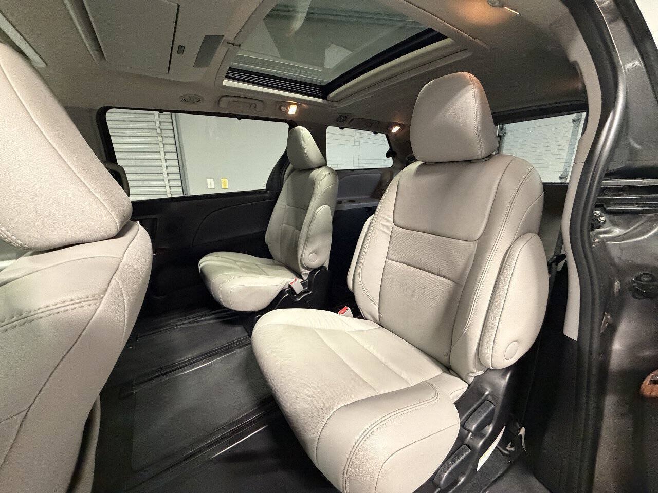 Used 2016 Toyota Sienna Limited Premium AWD/4WD image 15