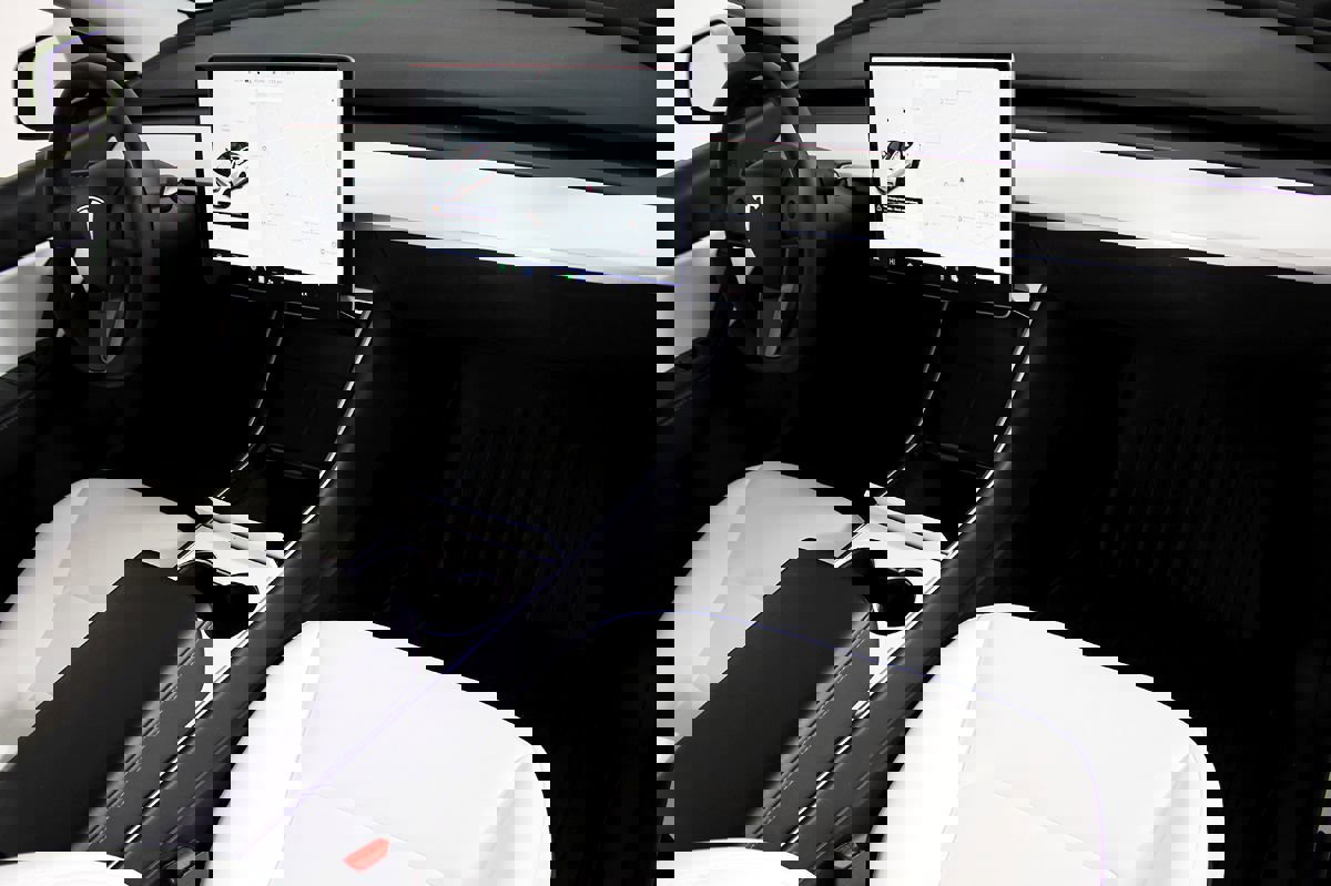 Used 2020 Tesla Model Y Long Range image 22