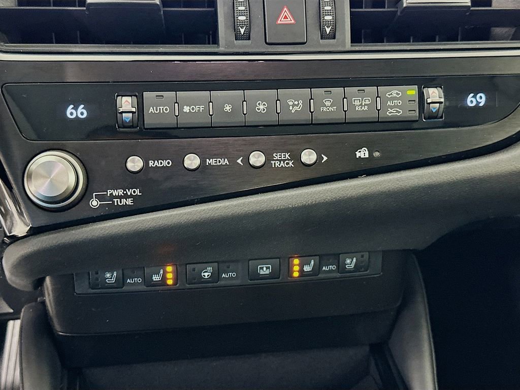 Used 2024 Lexus ES 350 Ultra Luxury w/ Accessory Package (Z2) image 16