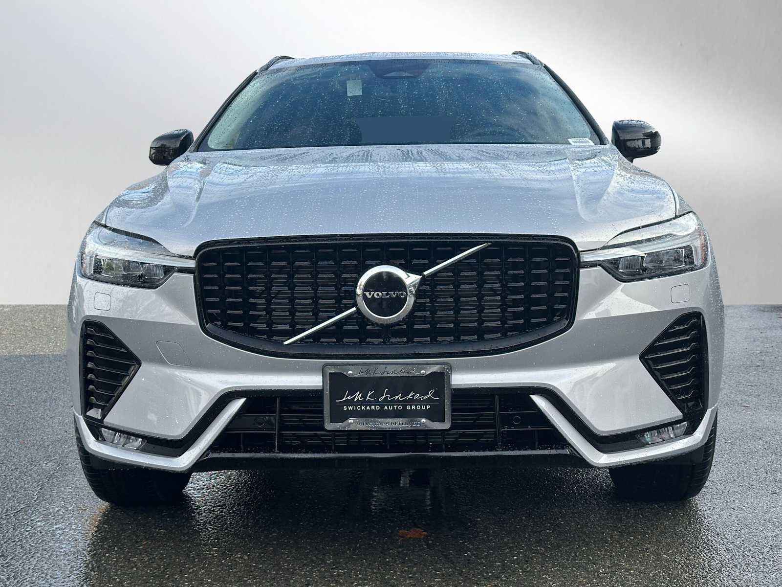 Used 2025 Volvo XC60 B5 Core w/ Climate Package image 8