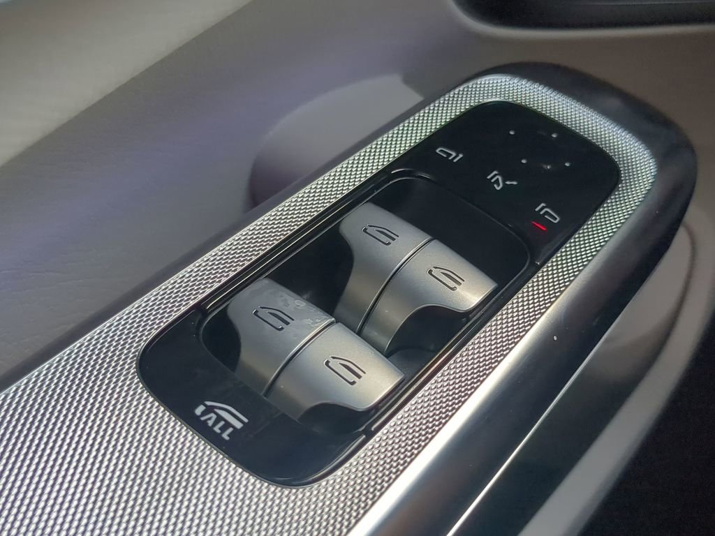 Used 2024 Mercedes-Benz CLE 300 4MATIC Cabriolet image 10