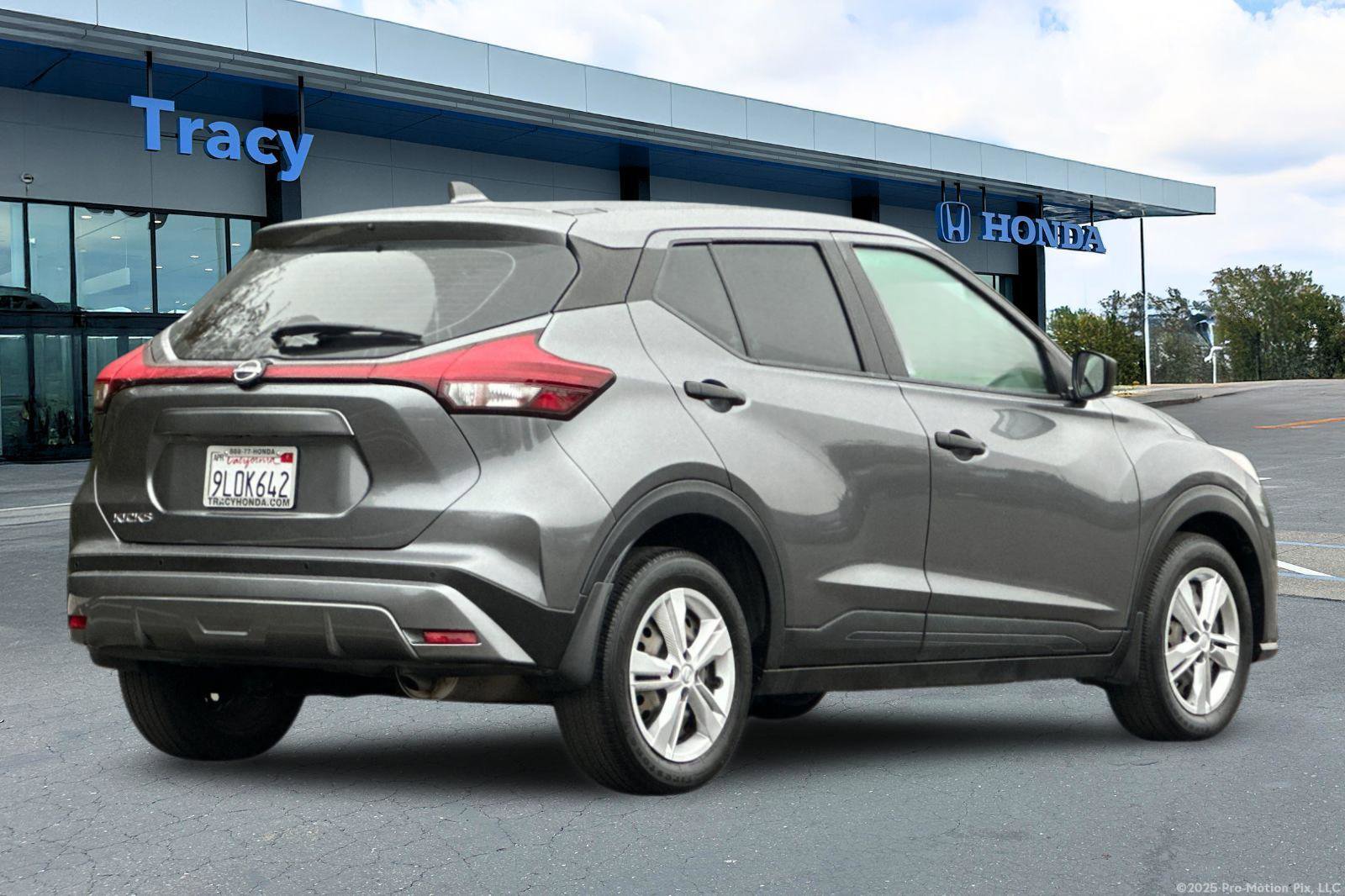 Used 2024 Nissan Kicks S image 6