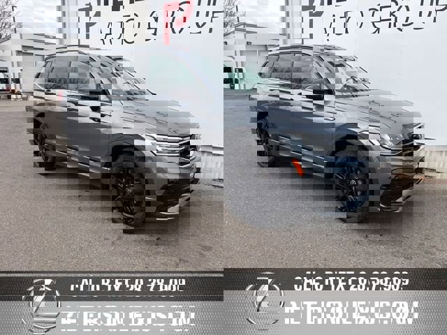 Used 2022 Volkswagen Tiguan SE R-Line image 1