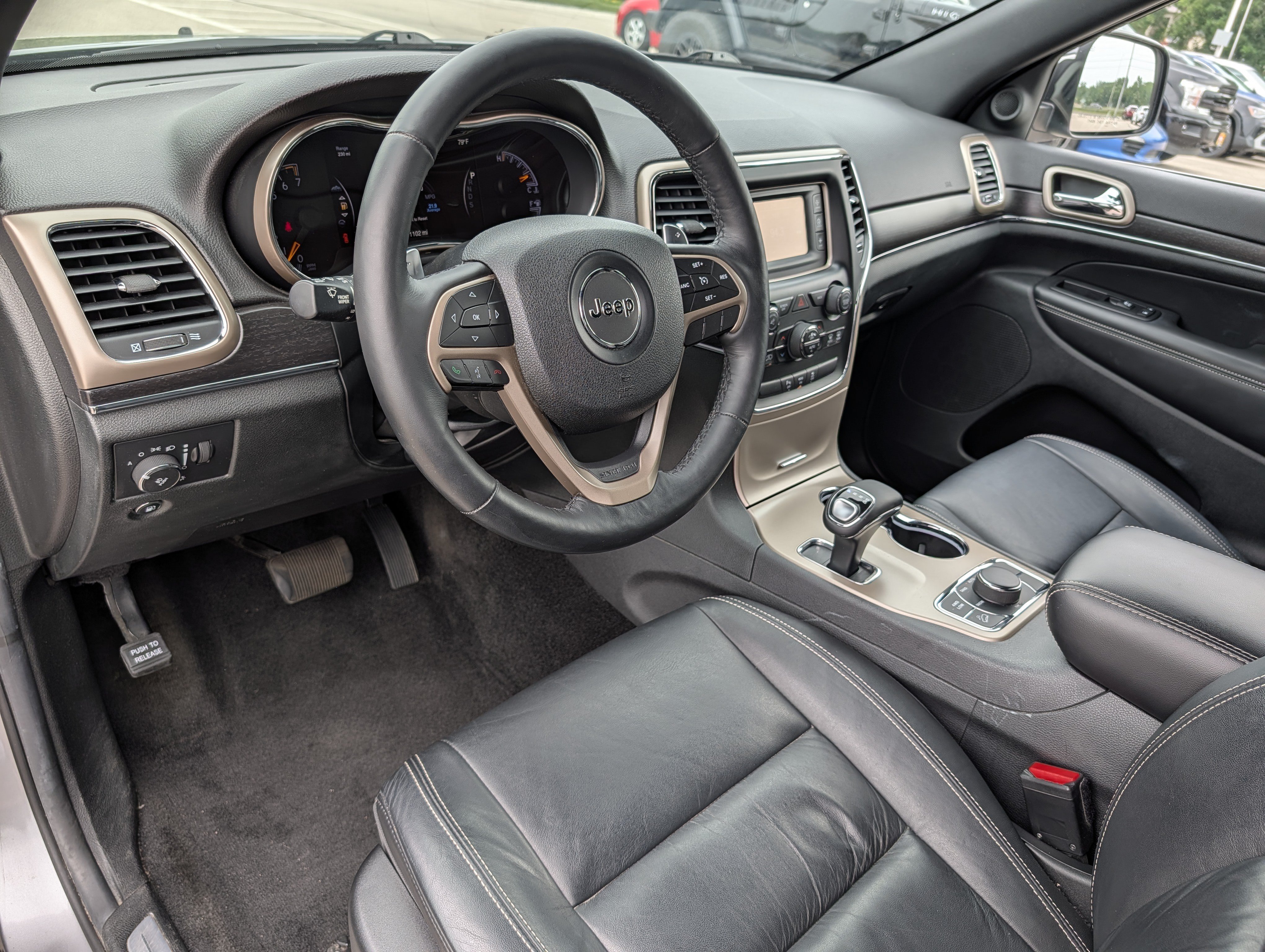 Used 2014 Jeep Grand Cherokee Limited w/ Trailer Tow Group IV AWD/4WD image 18