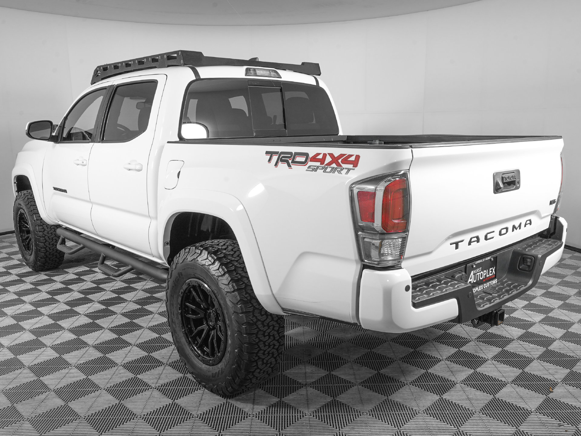 Used 2022 Toyota Tacoma TRD Sport w/ Technology Package AWD/4WD image 7