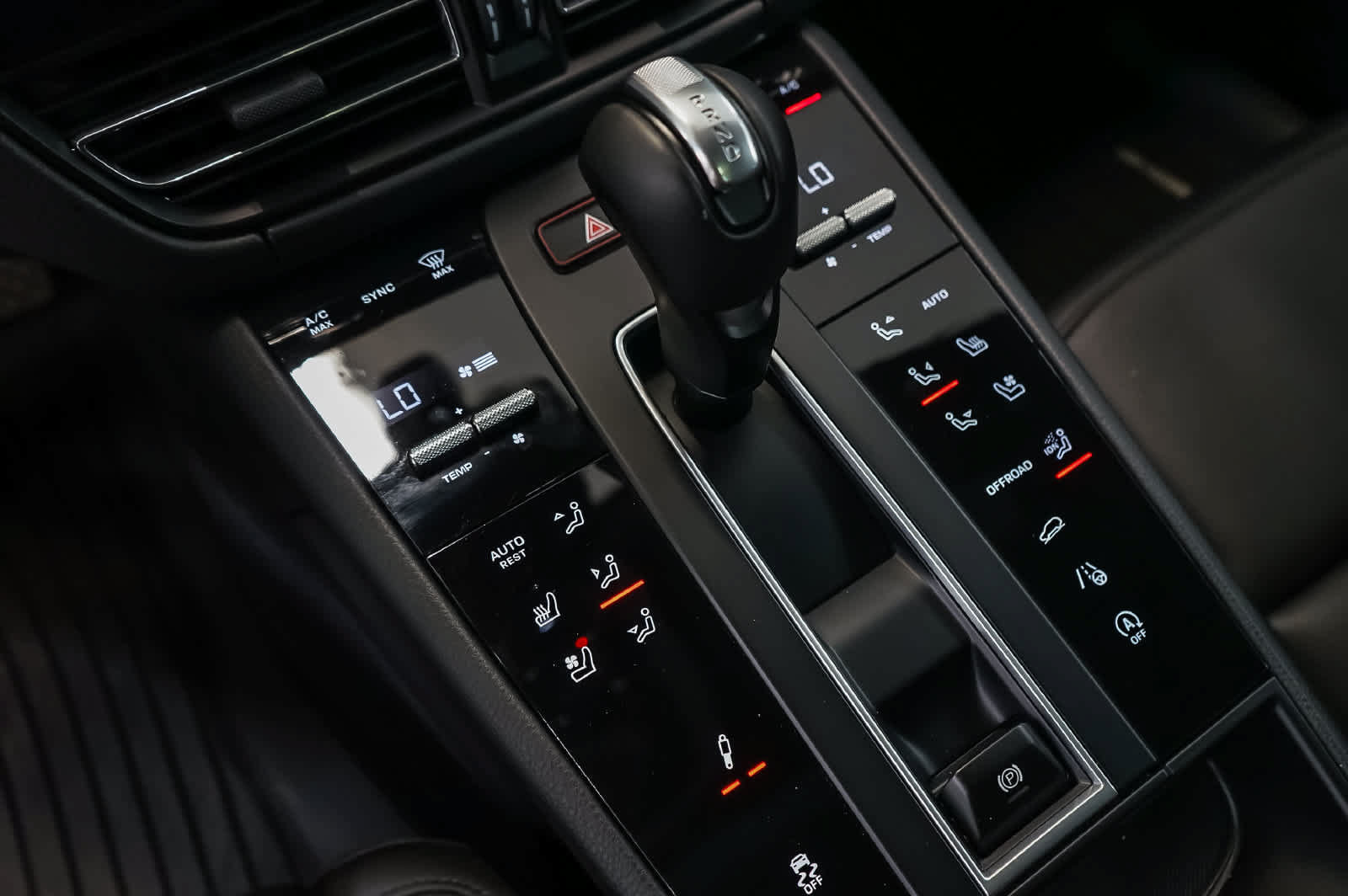 Certified 2026 Porsche Macan Turbo AWD/4WD image 21