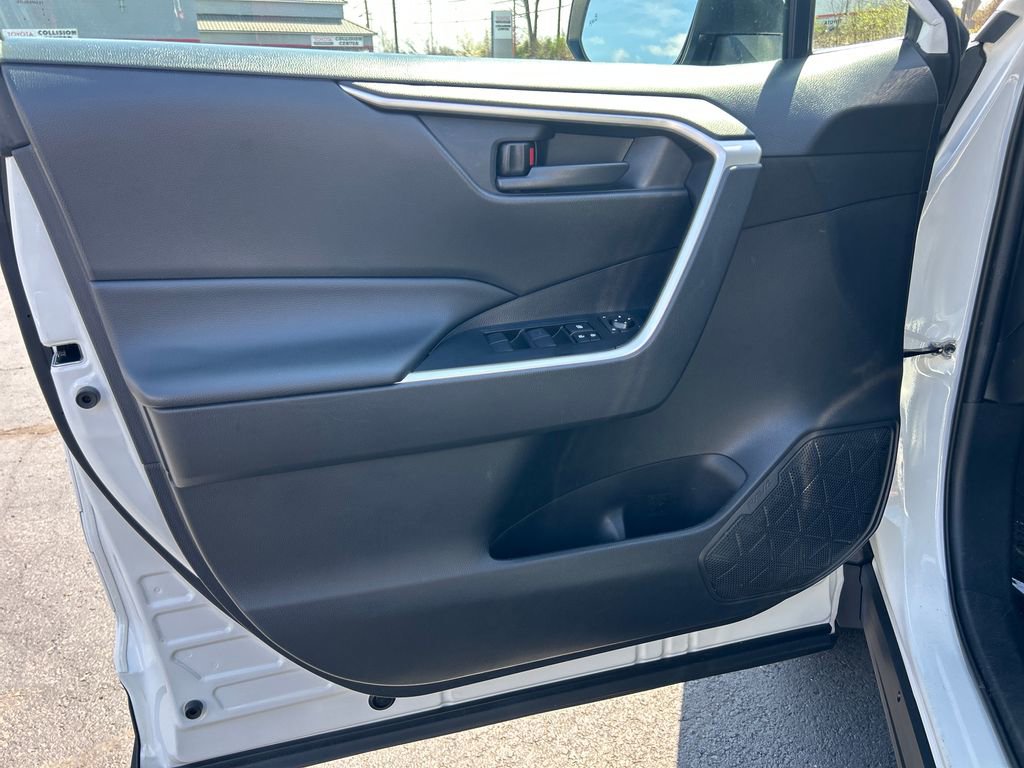 Certified 2021 Toyota RAV4 LE AWD/4WD image 19