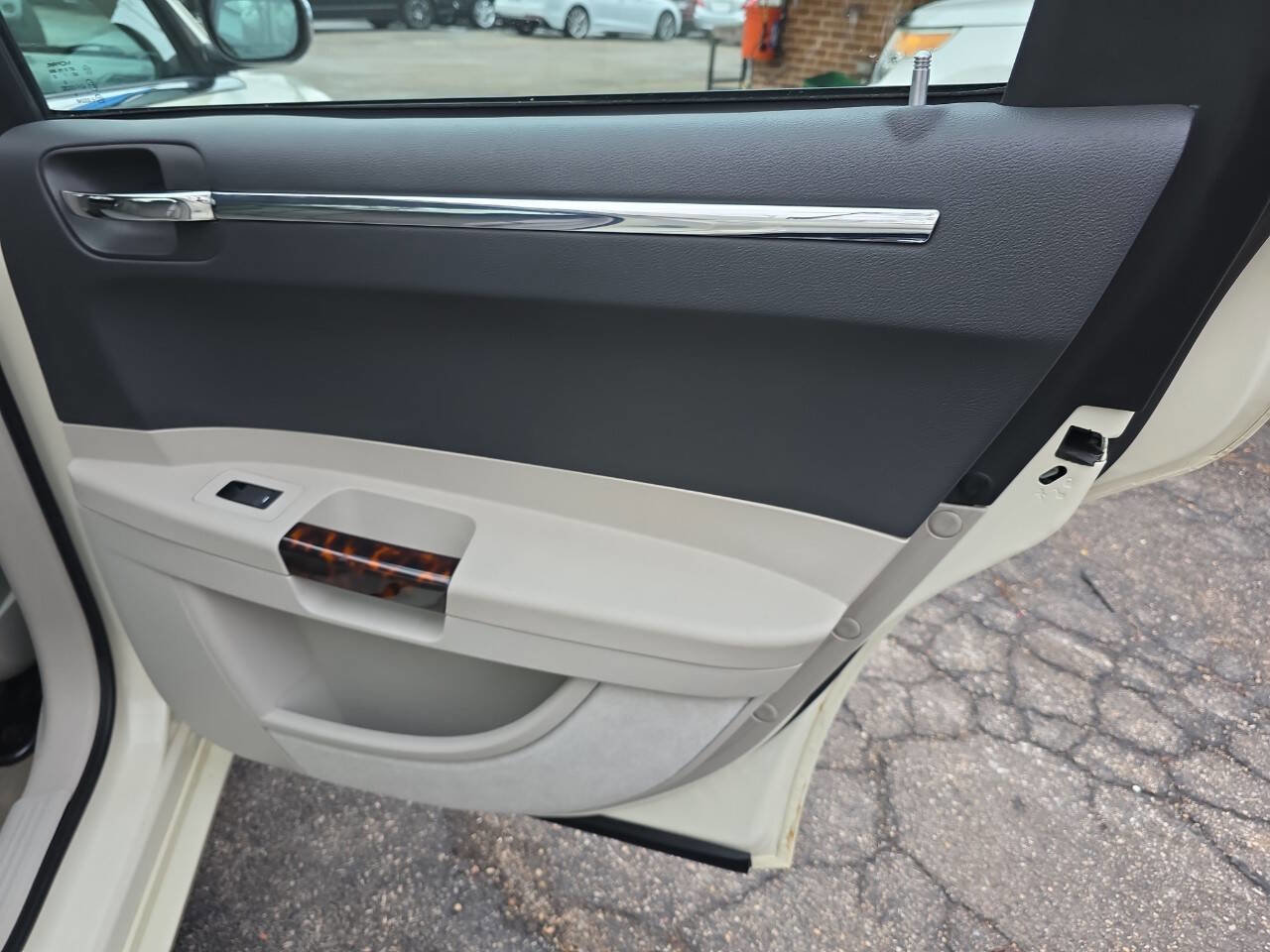 Used 2007 Chrysler 300 C RWD image 21