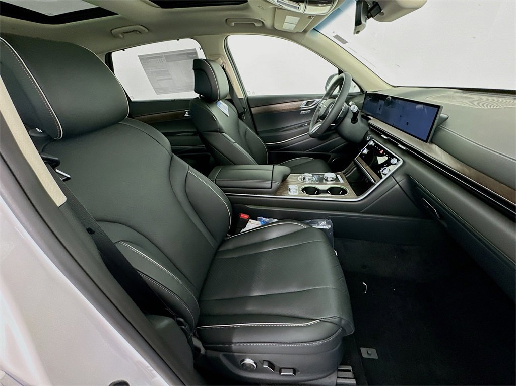 Certified 2025 Genesis GV80 2.5T Prestige image 30