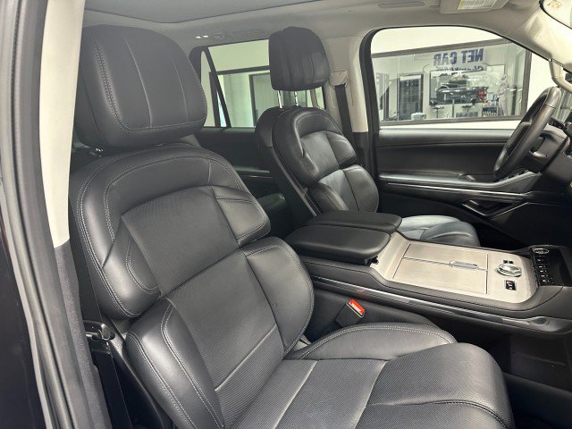 Used 2025 Lincoln Navigator Reserve AWD/4WD image 22