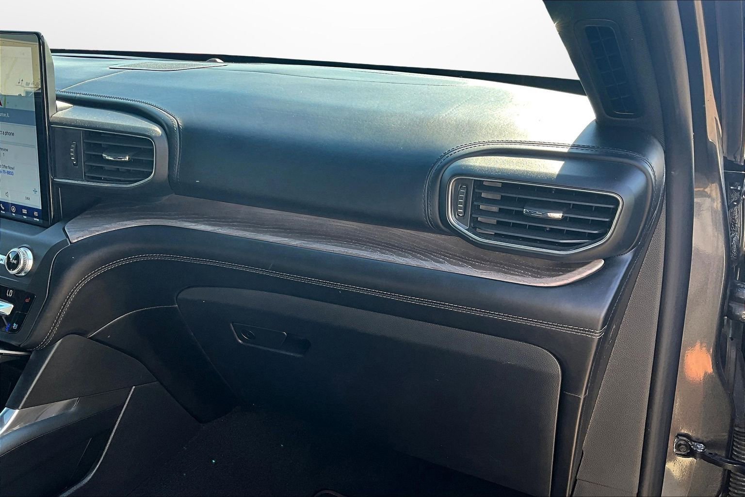 Used 2020 Ford Explorer Platinum w/ Premium Technology Package image 22