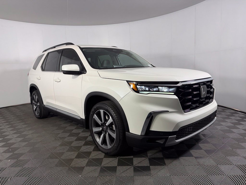 Used 2023 Honda Pilot Touring image 4
