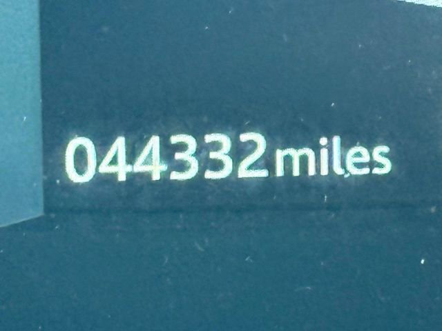 Used 2020 Land Rover Range Rover Velar S image 20