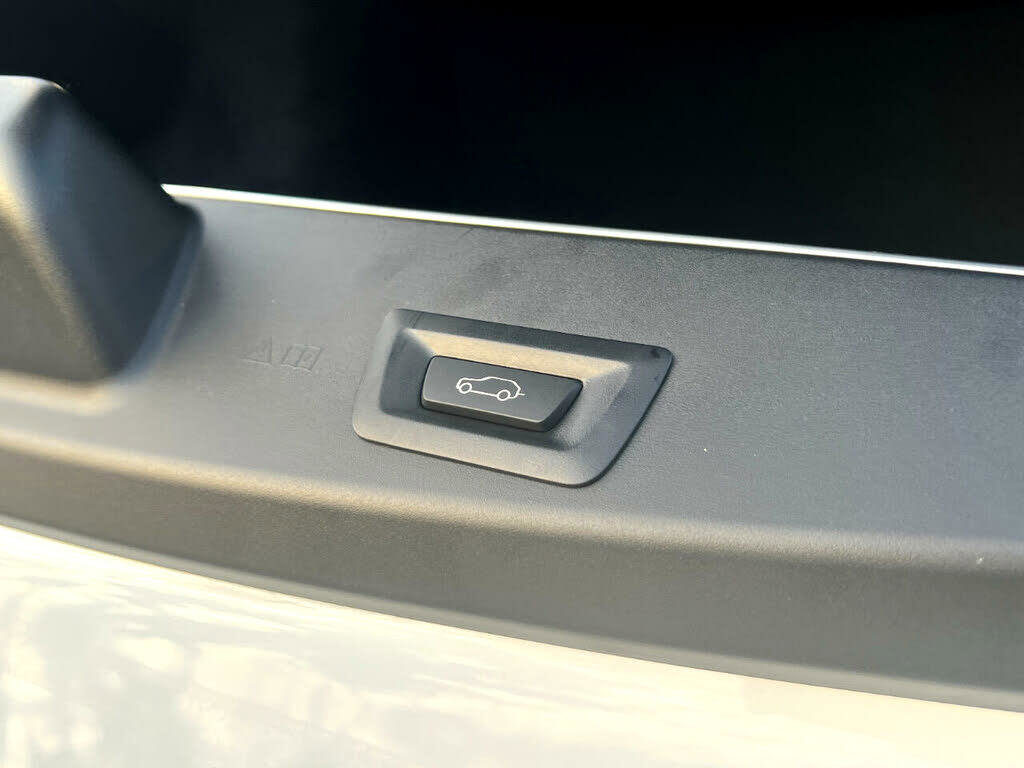 Used 2022 Rolls-Royce Cullinan Black Badge image 21