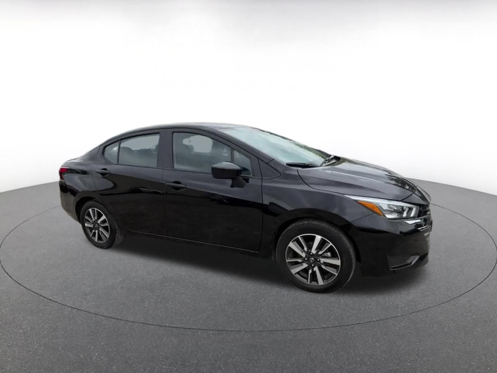 Used 2025 Nissan Versa SV FWD image 2
