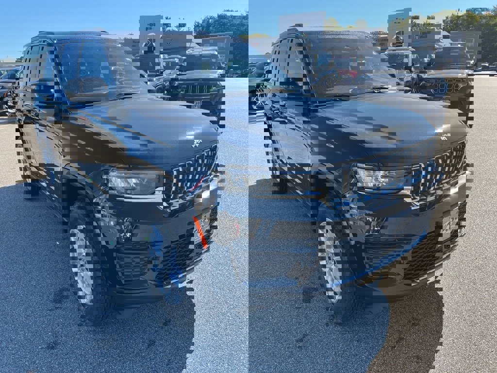 New 2025 Jeep Grand Cherokee Laredo