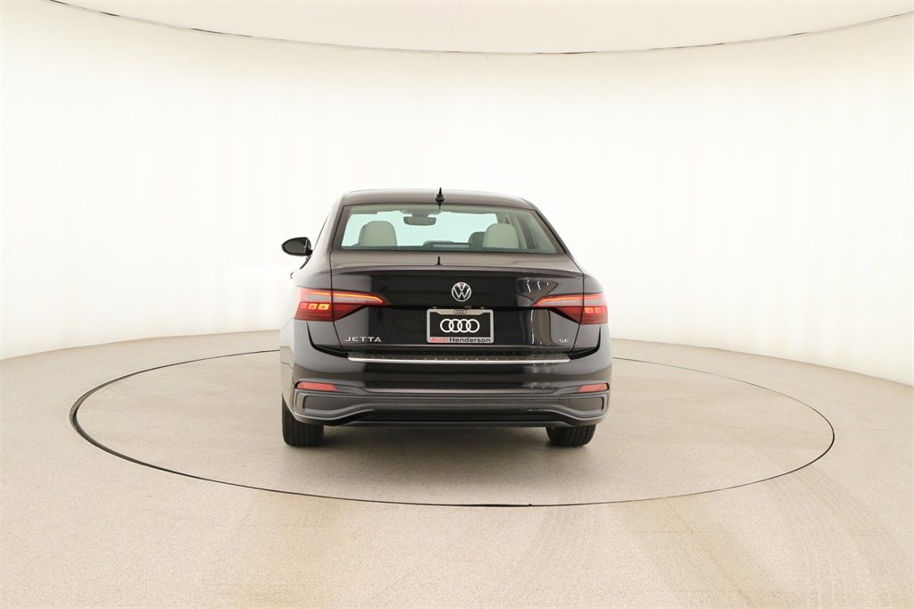 Used 2023 Volkswagen Jetta SE image 5