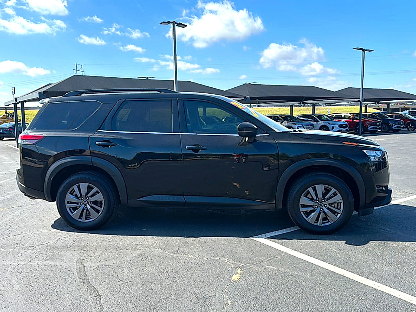 Used 2024 Nissan Pathfinder SV FWD image 9