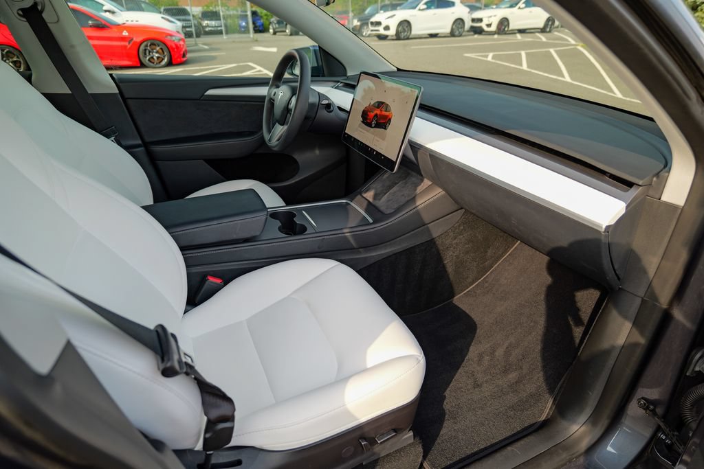 Used 2023 Tesla Model Y Long Range AWD/4WD image 34