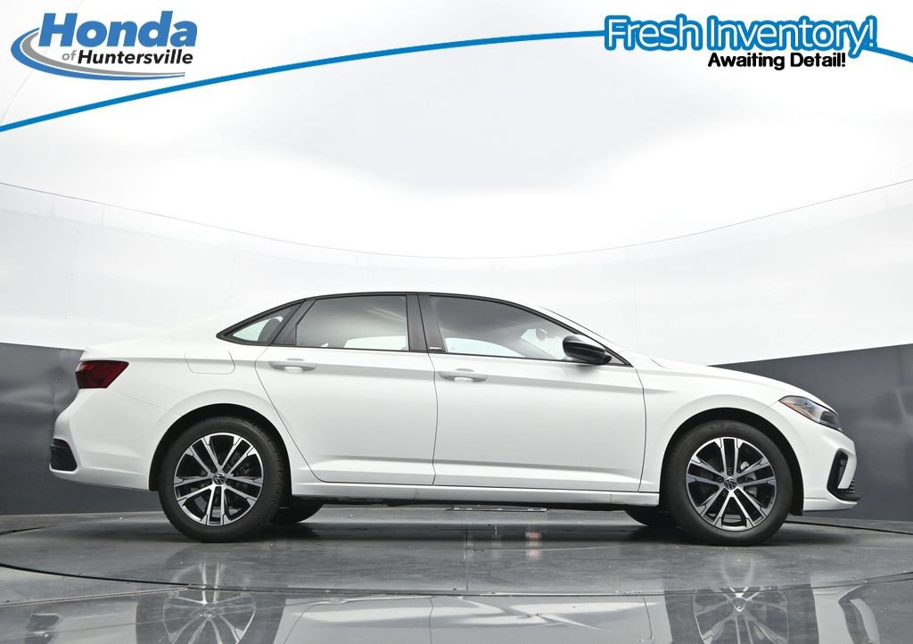 Used 2025 Volkswagen Jetta Sport FWD image 33