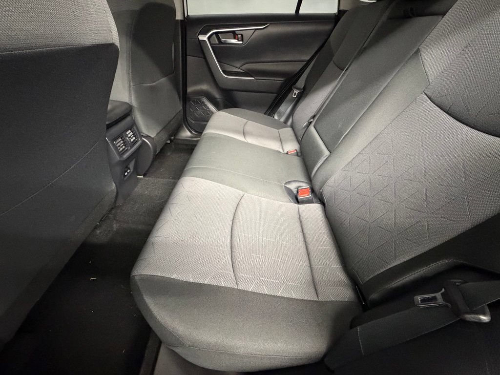 Used 2025 Toyota RAV4 XLE FWD image 39