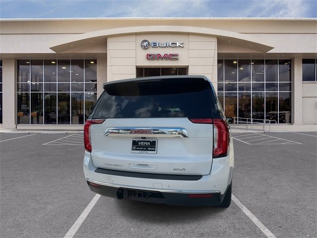 Used 2023 GMC Yukon SLT w/ SLT Luxury Package image 13
